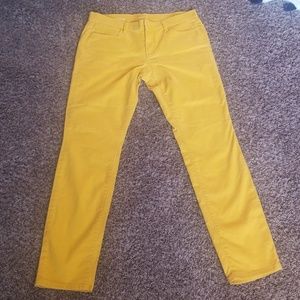 Gold/mustard modern skinny jeans
